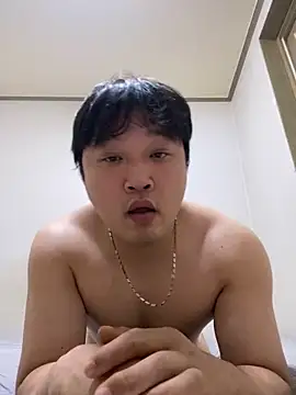 Snapshot of offwhite777 chatting on 02/15/25, 04:34 offwhite777 online show from 02/15/25, 04:34