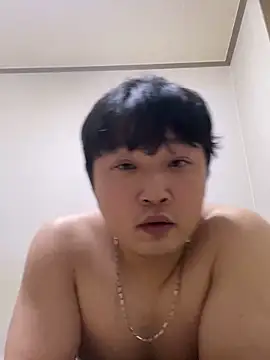 Snapshot of offwhite777 chatting on 02/17/25, 04:04 offwhite777 online show from 02/17/25, 04:04