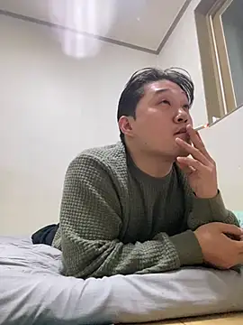 Snapshot of offwhite777 chatting on 02/23/25, 10:28 offwhite777 online show from 02/23/25, 10:28