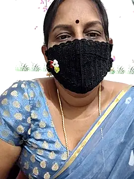 Snapshot of Tamil_Meera12 chatting on 04/25/26, 04:59 Tamil Meera12 online show from 04/25/26, 04:59