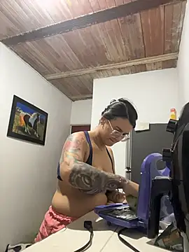 Snapshot of Emma_Giraldo chatting on 10/30/25, 12:23 Emma Giraldo online show from 10/30/25, 12:23