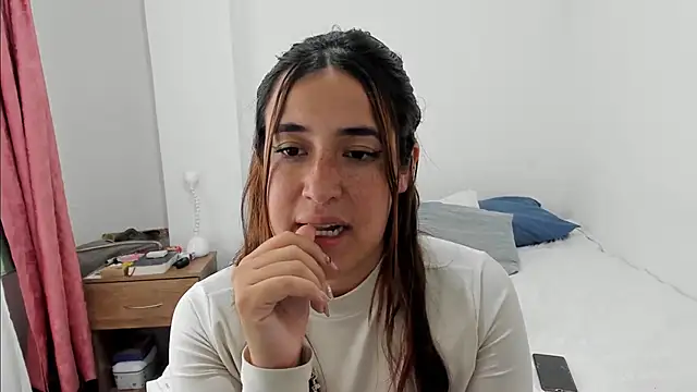 Snapshot of __leaa chatting on 02/26/25, 08:00 leaa online show from 02/26/25, 08:00