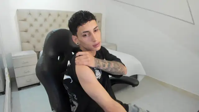 JhoanLeandro online show from 10/04/25, 05:49