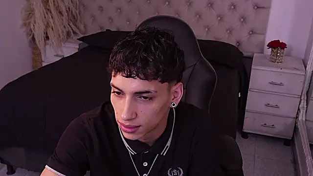 JhoanLeandro online show from 03/29/26, 06:02