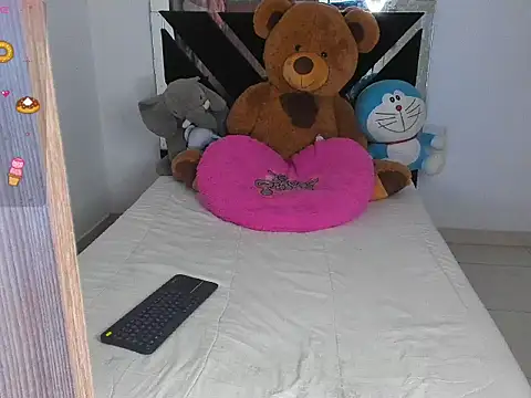 Snapshot of CatalinaSmith1 chatting on 09/17/25, 11:17 CatalinaSmith1 online show from 09/17/25, 11:17