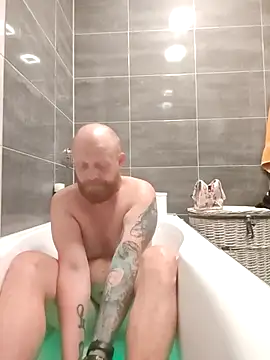 Snapshot of bouraktom6 chatting on 09/29/25, 12:05 bouraktom6 online show from 09/29/25, 12:05