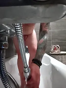 bouraktom6 online show from 10/31/25, 08:43