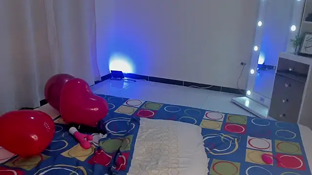 Snapshot of leahaltomm chatting on 02/14/25, 11:20 leahaltomm online show from 02/14/25, 11:20