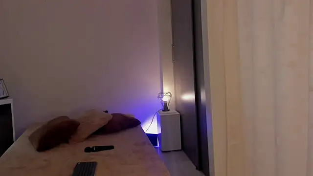 Snapshot of leahaltomm chatting on 03/07/25, 08:44 leahaltomm online show from 03/07/25, 08:44