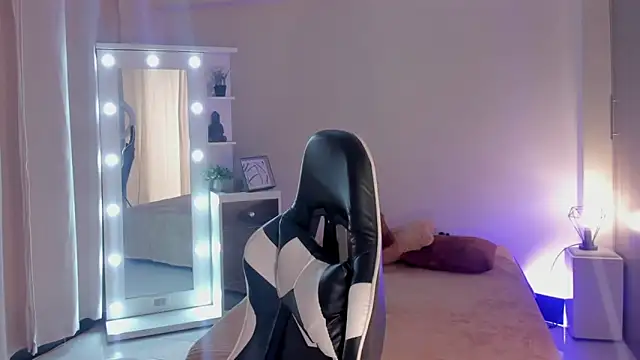 Snapshot of leahaltomm chatting on 03/09/25, 06:32 leahaltomm online show from 03/09/25, 06:32