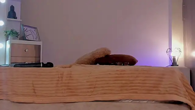 Snapshot of leahaltomm chatting on 03/09/25, 09:36 leahaltomm online show from 03/09/25, 09:36