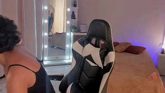 Snapshot of leahaltomm chatting on 03/12/25, 06:11 leahaltomm online show from 03/12/25, 06:11