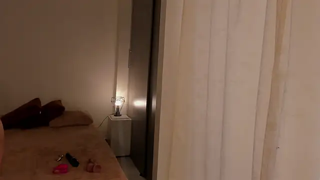 Snapshot of leahaltomm chatting on 03/17/25, 09:34 leahaltomm online show from 03/17/25, 09:34