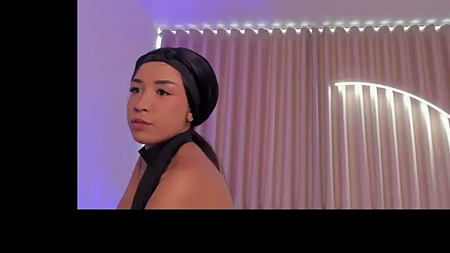 Snapshot of leahaltomm chatting on 09/15/25, 07:47 leahaltomm online show from 09/15/25, 07:47