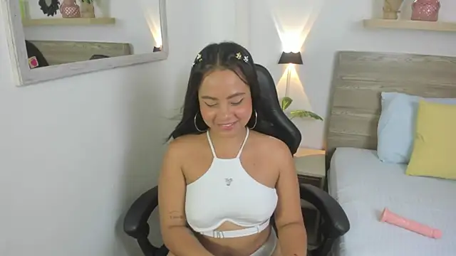 Snapshot of dalila_harris chatting on 03/03/25, 10:20 dalila harris online show from 03/03/25, 10:20