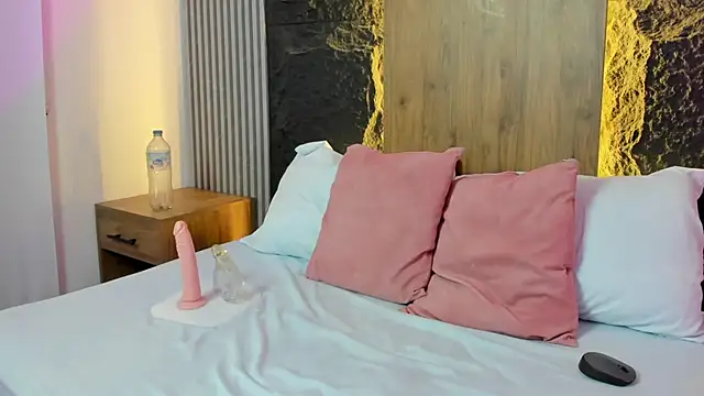 Snapshot of dalila_harris chatting on 09/15/25, 07:25 dalila harris online show from 09/15/25, 07:25