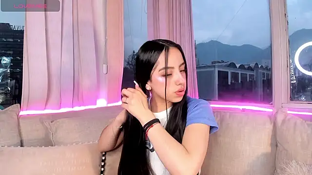 Snapshot of Daphne_chers chatting on 11/21/25, 08:07 Daphne chers online show from 11/21/25, 08:07