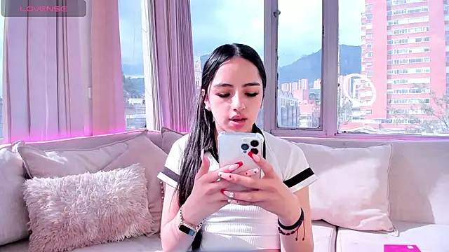 Snapshot of Daphne_chers chatting on 12/02/25, 07:53 Daphne chers online show from 12/02/25, 07:53