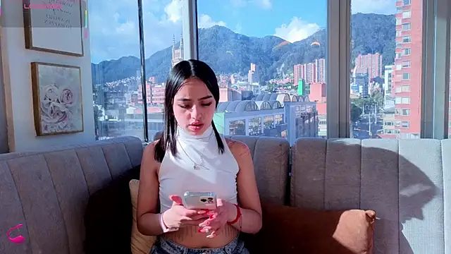 Snapshot of Daphne_chers chatting on 12/13/25, 08:47 Daphne chers online show from 12/13/25, 08:47