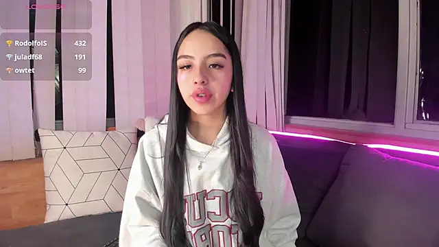 Snapshot of Daphne_chers chatting on 02/13/26, 10:33 Daphne chers online show from 02/13/26, 10:33