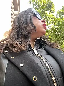 Snapshot of laarti chatting on 10/22/25, 09:53 laarti online show from 10/22/25, 09:53