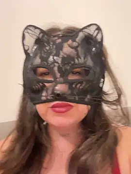 Snapshot of laarti chatting on 11/17/25, 02:45 laarti online show from 11/17/25, 02:45