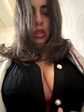 Snapshot of laarti chatting on 11/23/25, 09:09 laarti online show from 11/23/25, 09:09