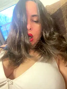 Snapshot of laarti chatting on 12/02/25, 04:35 laarti online show from 12/02/25, 04:35