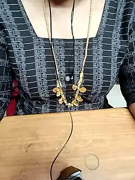 Snapshot of Tamil_Radha chatting on 10/12/25, 12:53 Tamil Radha online show from 10/12/25, 12:53