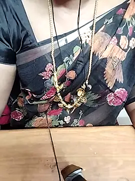 Snapshot of Tamil_Radha chatting on 10/12/25, 05:45 Tamil Radha online show from 10/12/25, 05:45