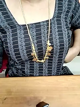 Snapshot of Tamil_Radha chatting on 10/16/25, 01:28 Tamil Radha online show from 10/16/25, 01:28