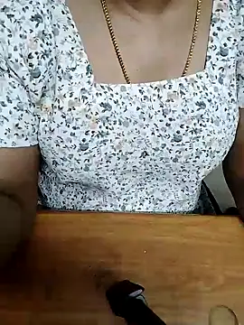 Snapshot of Tamil_Radha chatting on 10/22/25, 05:24 Tamil Radha online show from 10/22/25, 05:24