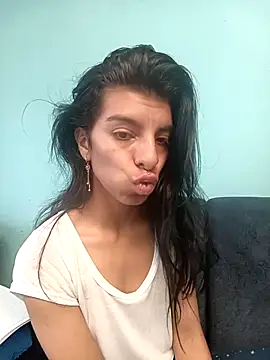 Snapshot of Ariell_Kieran chatting on 10/21/25, 05:57 Ariell Kieran online show from 10/21/25, 05:57