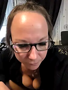 Fuxy-love69 online show from 05/11/26, 04:04