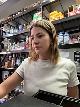 Snapshot of Andrea18_blonde chatting on 12/21/25, 05:42 Andrea18 blonde online show from 12/21/25, 05:42