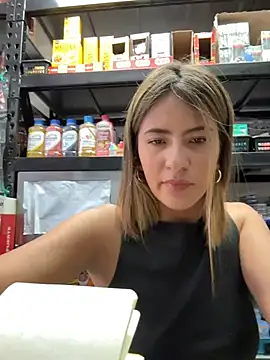 Snapshot of Andrea18_blonde chatting on 01/07/26, 05:26 Andrea18 blonde online show from 01/07/26, 05:26