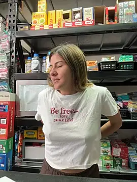 Snapshot of Andrea18_blonde chatting on 01/09/26, 02:31 Andrea18 blonde online show from 01/09/26, 02:31