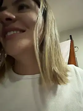 Snapshot of Andrea18_blonde chatting on 01/17/26, 03:50 Andrea18 blonde online show from 01/17/26, 03:50