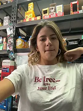 Snapshot of Andrea18_blonde chatting on 01/19/26, 02:21 Andrea18 blonde online show from 01/19/26, 02:21