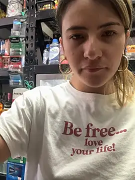 Snapshot of Andrea18_blonde chatting on 02/03/26, 02:55 Andrea18 blonde online show from 02/03/26, 02:55