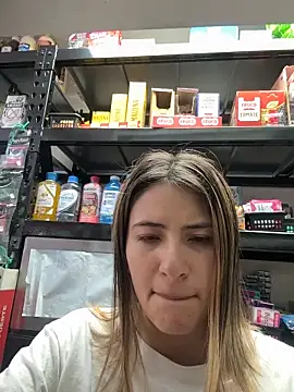 Snapshot of Andrea18_blonde chatting on 02/24/26, 05:11 Andrea18 blonde online show from 02/24/26, 05:11