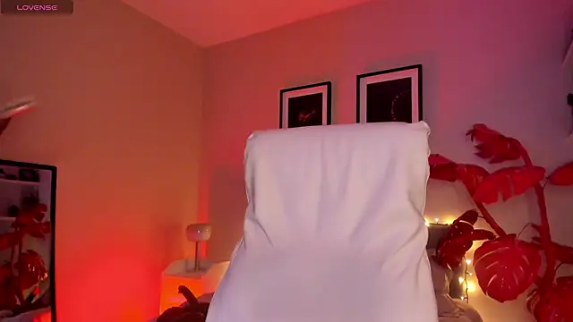 Gigi Strawberry online show from 02/05/26, 05:34