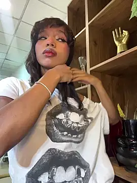 Gigi Strawberry online show from 02/27/26, 04:34