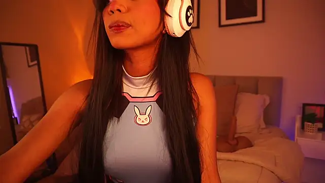 Gigi Strawberry online show from 04/19/26, 05:40