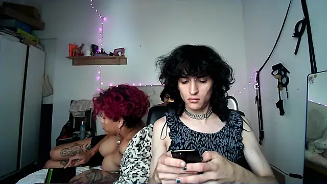 Snapshot of Penygirl chatting on 11/30/25, 02:59 Penygirl online show from 11/30/25, 02:59