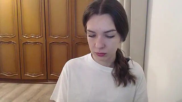 Snapshot of aurora_lust chatting on 10/28/25, 06:28 aurora lust online show from 10/28/25, 06:28