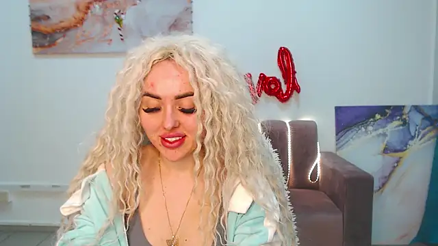 Snapshot of MissisCaty chatting on 02/13/25, 10:43 MissisCaty online show from 02/13/25, 10:43