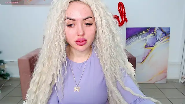 Snapshot of MissisCaty chatting on 02/20/25, 10:48 MissisCaty online show from 02/20/25, 10:48