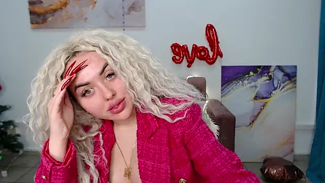 Snapshot of MissisCaty chatting on 02/23/25, 03:35 MissisCaty online show from 02/23/25, 03:35