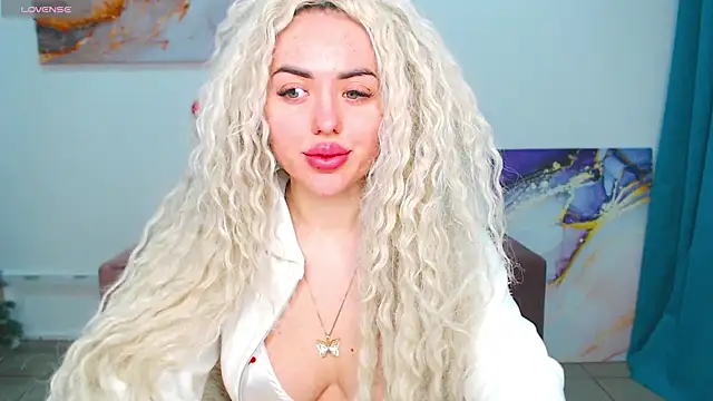 Snapshot of MissisCaty chatting on 02/23/25, 07:17 MissisCaty online show from 02/23/25, 07:17